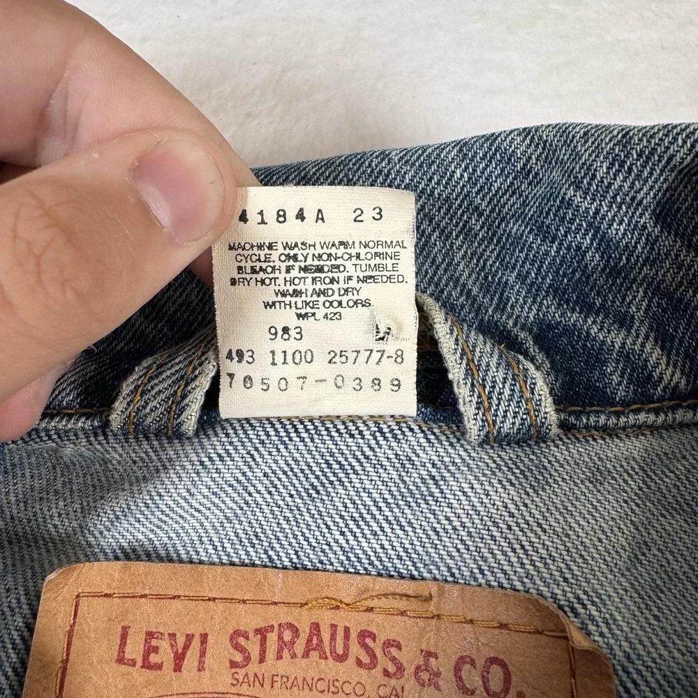 Vintage Levi's denim Jacket Mens Large Blue faded Trucker Button Front 70507 90s